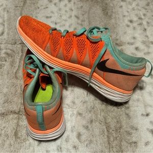 Nike sneakers Size 9.  Featherlight and comfortable.